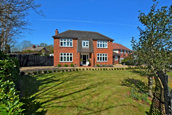 3 Bedroom Detached House To Rent In Oak Way, Ashtead, KT21