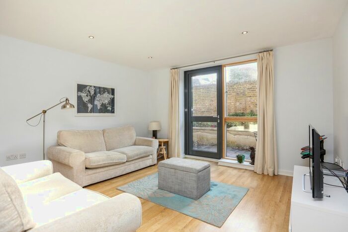 2 Bedroom Flat To Rent In Gwendolen Avenue, London, SW15