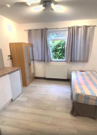 Studio To Rent In Neasden, London, NW2