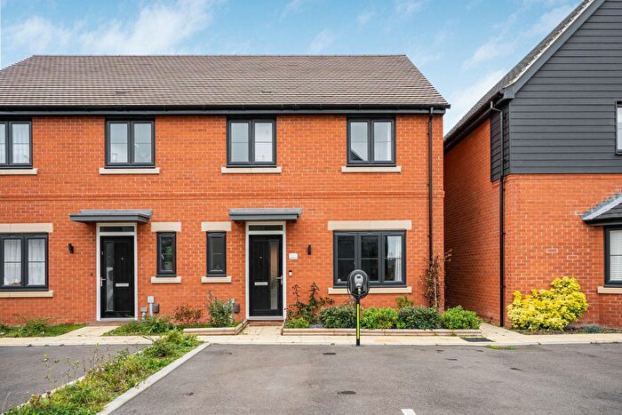 3 Bedroom Semi Detached House For Sale In Hazel Grove, Wantage, OX12