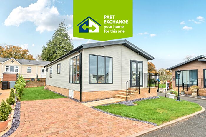 2 Bedroom Park Home For Sale In Oakham, Rutland, LE15