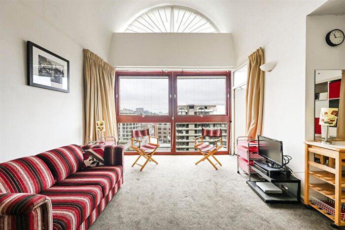 Apartment For Sale In Bryer Court, Barbican, London, EC2Y