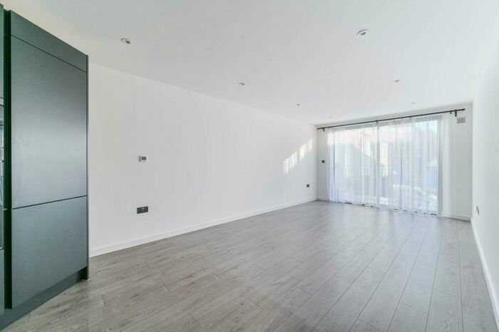 2 Bedroom Flat To Rent In M Residence, Purley, CR8