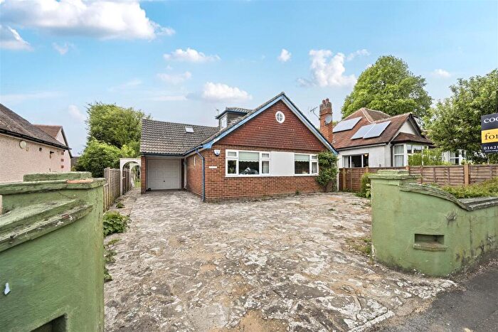 4 Bedroom Detached Bungalow For Sale In Pinkneys Road, Maidenhead, SL6