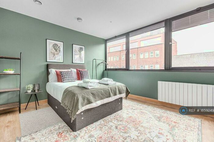 1 Bedroom Flat To Rent In Hartshead House, Farnborough, GU14