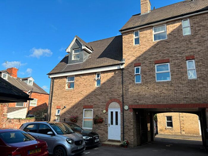 2 Bedroom Flat To Rent In Montanari Court, Avenue Road, Grantham, NG31
