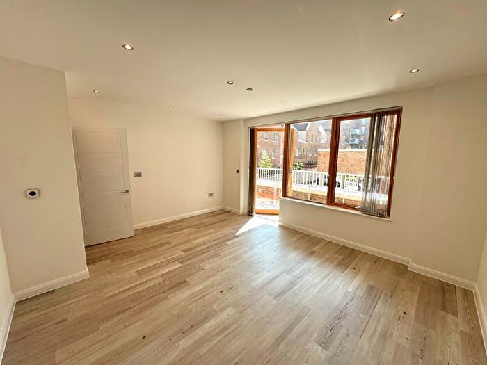 1 Bedroom Flat To Rent In Lockwood Apartments, Frogley Park, Barking, IG11
