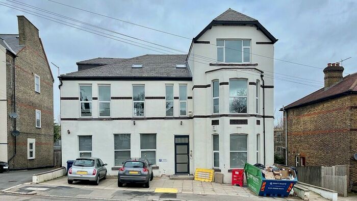 1 Bedroom Flat To Rent In Park Road, Barnet, North London, EN5