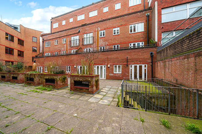 2 Bedroom Apartment For Sale In Cheapside, Reading, Berkshire, RG1