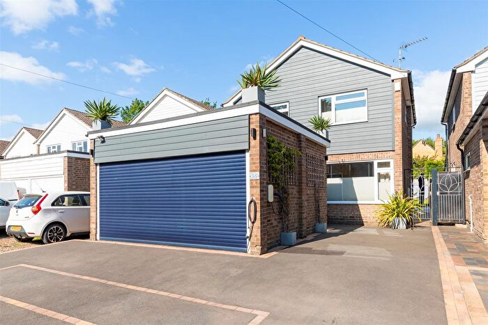 4 Bedroom Detached House For Sale In London Road, Buntingford, SG9