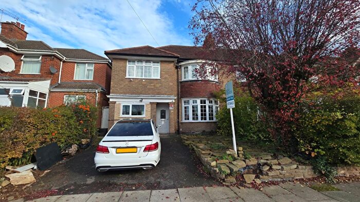 4 Bedroom Semi-detached House For Sale In Kingsway Road, Leicester, LE5
