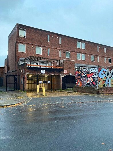 3 Bedroom Maisonette To Rent In Horle Walk, London, SE5