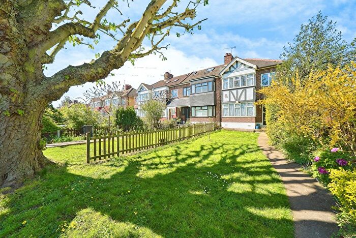 1 Bedroom Flat For Sale In Chigwell Road, Woodford Green, IG8