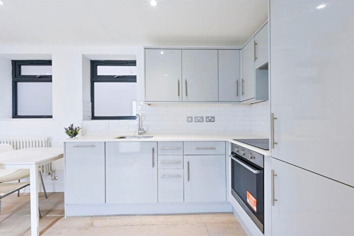 1 Bedroom Flat For Sale In Epsom Town Center, KT17