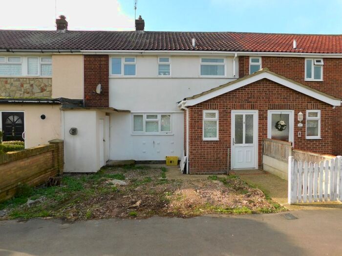 3 Bedroom End Of Terrace House To Rent In Pine Close, Canvey Island, SS8