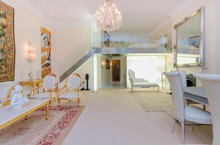 2 Bedroom Flat To Rent In Earls Court Square, Earls Court, London, SW5