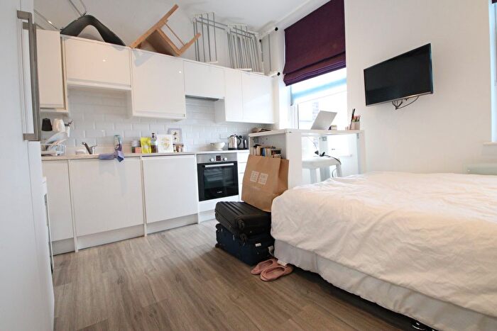 Studio To Rent In Finchley Road, London, NW3