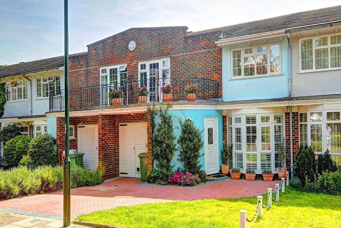 4 Bedroom Terraced House To Rent In Broom Lock, Teddington, TW11