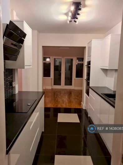 4 Bedroom End Of Terrace House To Rent In Wordsworthway, Dartford, DA1