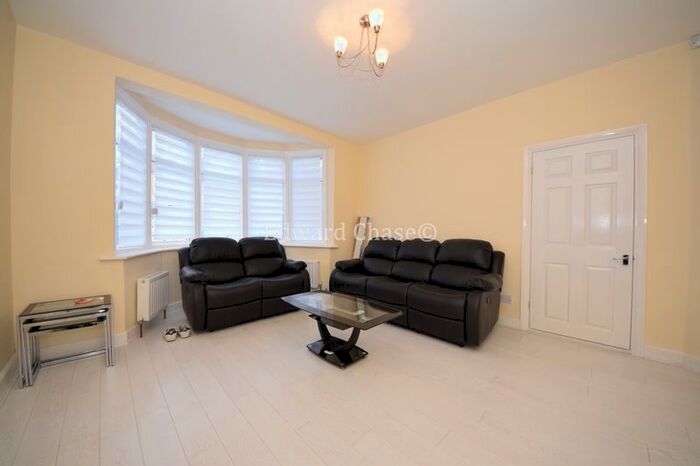 3 Bedroom Terraced House To Rent In Hastings Avenue, Gants Hill, IG6