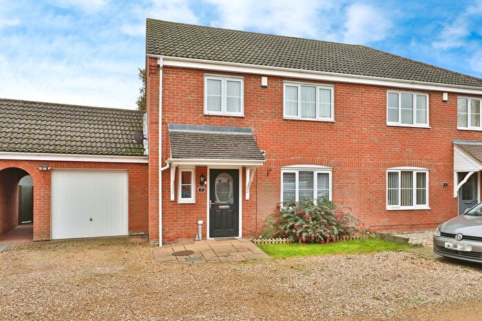 3 Bedroom Semi-Detached House For Sale In Granary Close, Hockering, Dereham, NR20
