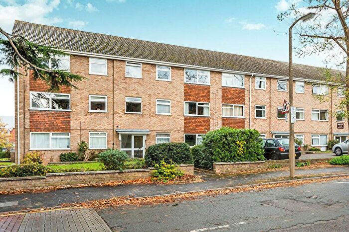 2 Bedroom Flat To Rent In Grove Road, Sutton, Surrey, SM1