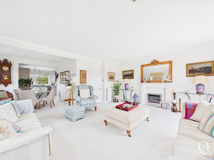 3 Bedroom Flat For Sale In West Cliff Road, Westbourne, Bournemouth, BH4