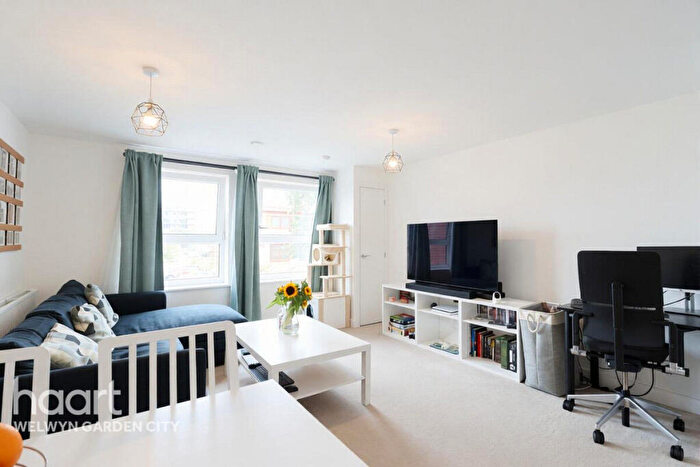 1 Bedroom Apartment For Sale In Bridge Road East, Welwyn Garden City, AL7
