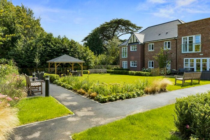 2 Bedroom Flat To Rent In Addington Road, Selsdon, South Croydon, CR2