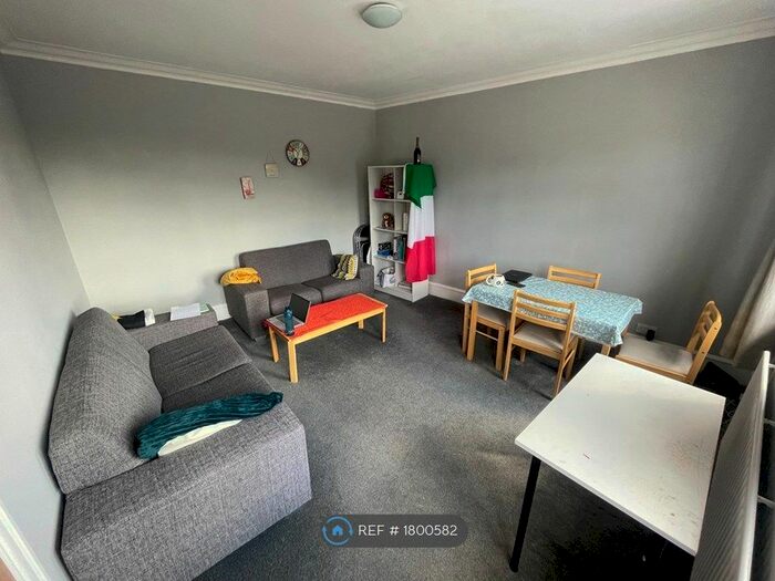 4 Bedroom Flat To Rent In Gunnersbury Avenue, London, W3