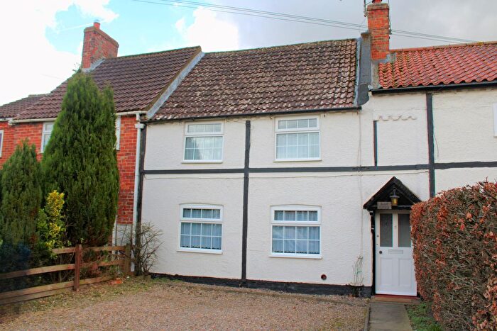 3 Bedroom Cottage For Sale In Caistor Road, South Kelsey, LN7