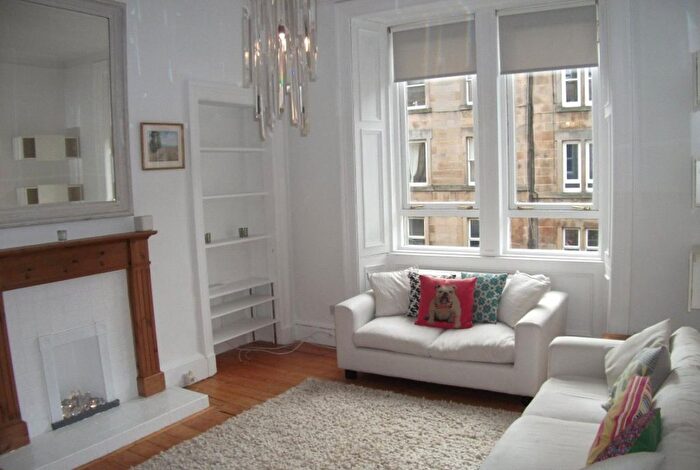 2 Bedroom Flat To Rent In Cathcart Place, Edinburgh, EH11