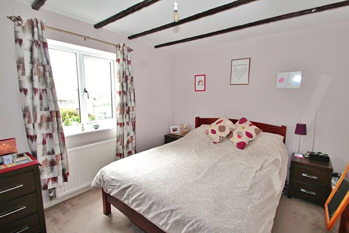 3 Bedroom End Terrace House For Sale In Ralegh Crescent, Witney, OX28
