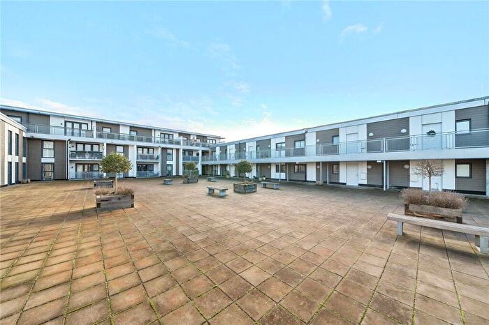 2 Bedroom Flat For Sale In Mole Road, Hersham, KT12