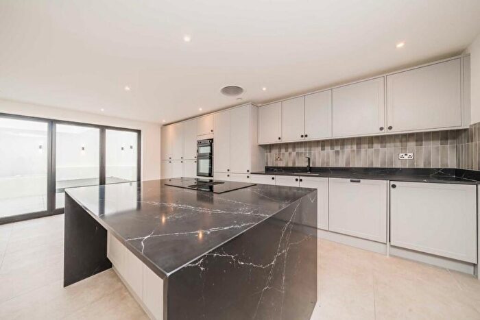 3 Bedroom Semi-Detached House To Rent In Brighton Road, Kingston, KT6