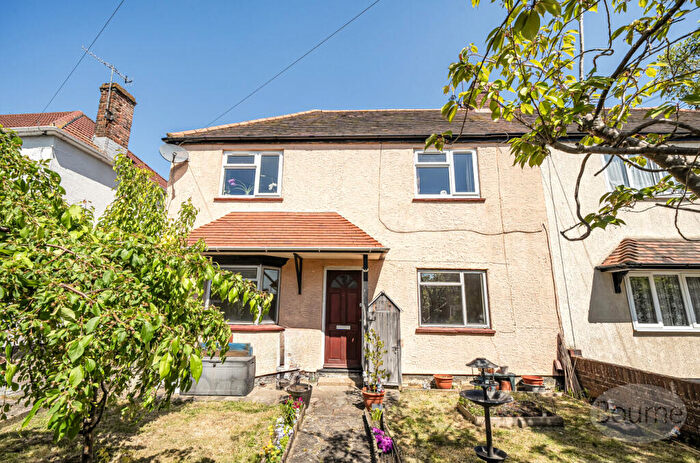 2 Bedroom Maisonette For Sale In Lincoln Road, Guildford, Surrey, GU2
