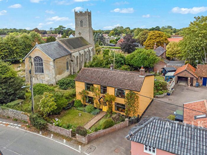 4 Bedroom Detached House For Sale In The Street, Metfield, IP20