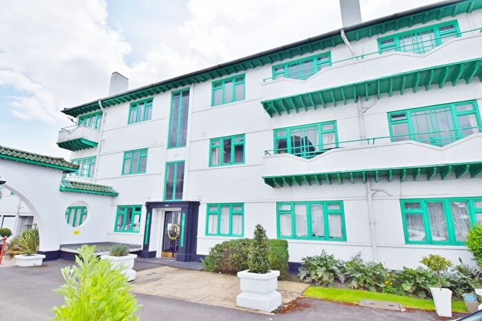 2 Bedroom Flat To Rent In Elm Park Road, Pinner, HA5