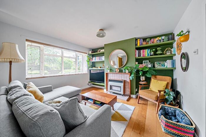 2 Bedroom Flat For Sale In Headington, Oxford, OX3