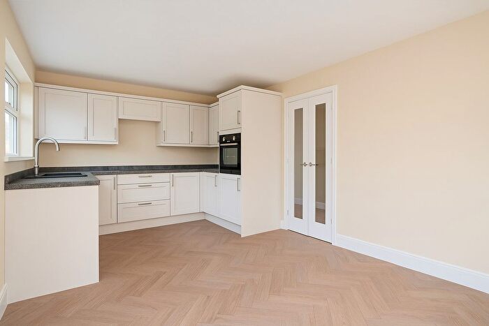 2 Bedroom Bungalow For Sale In Leamington Road, Hockley, SS5