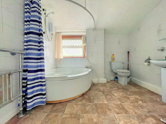 2 Bedroom Semi-Detached House For Sale In Maypole Road, Tiptree, CO5