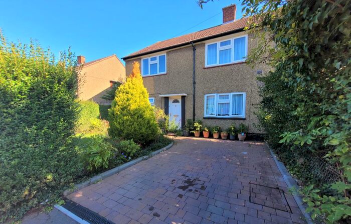 2 Bedroom Apartment To Rent In Quinbrookes, Slough, SL2