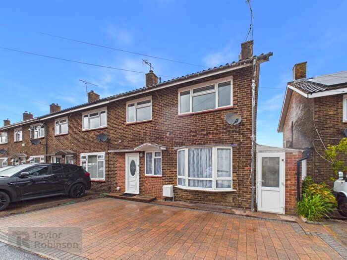 3 Bedroom End Of Terrace House For Sale In Winchester Road, Tilgate, Crawley, RH10