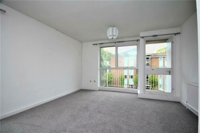 2 Bedroom Apartment To Rent In Dorchester Gardens, Grand Avenue, West Worthing, West Sussex, BN11
