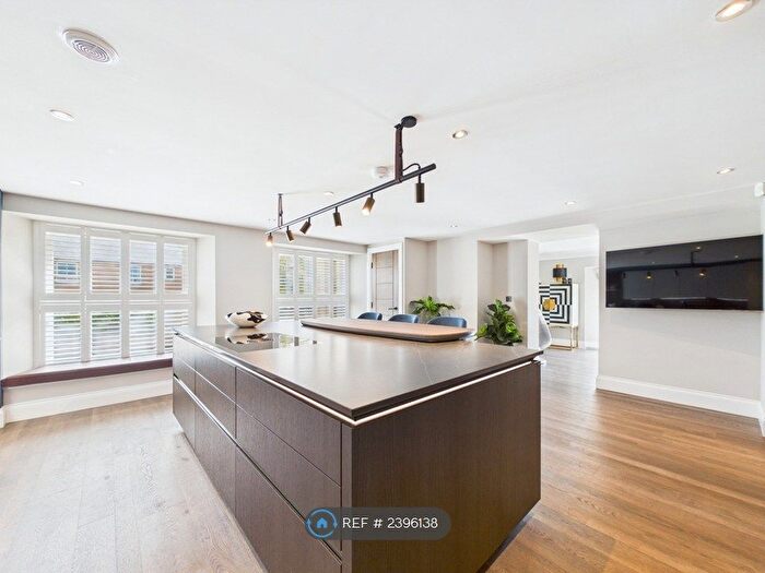 3 Bedroom Flat To Rent In Berry Hill Hall, Mansfield, NG18