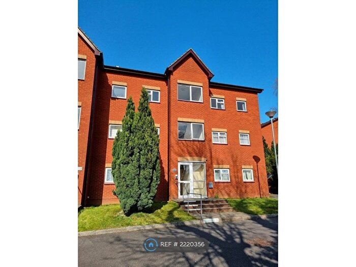 2 Bedroom Flat To Rent In Cobden Court, Southampton, SO18