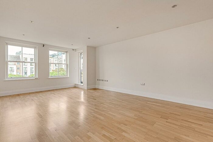 3 Bedroom Flat To Rent In Greensward House, Imperial Crescent, SW6