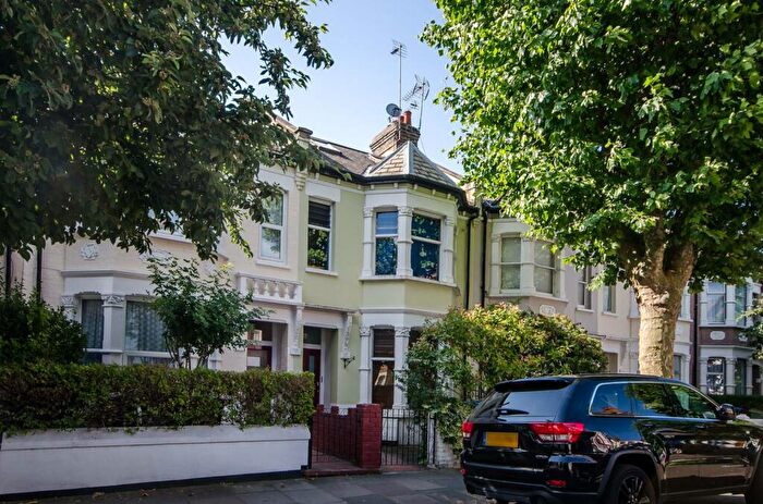 2 Bedroom Flat To Rent In Hartland Road, Queen's Park, London, NW6