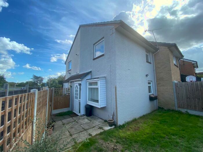 1 Bedroom Semi-Detached House To Rent In Bennions Close, Hornchurch, RM12