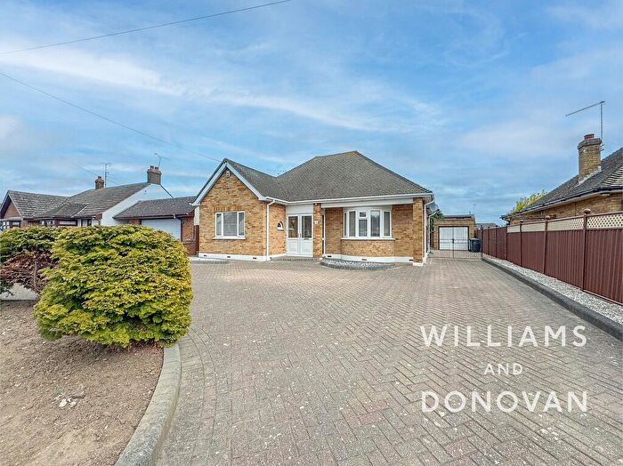 3 Bedroom Detached Bungalow For Sale In Queensland Avenue, Rochford, SS4